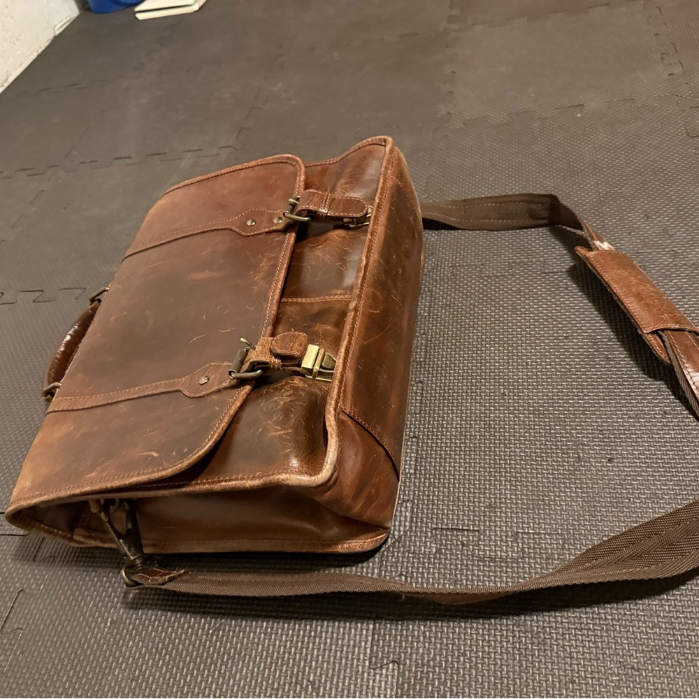 Levinson Buffalo Leather Messenger Bag - Rich Brown - Picture 3 of 16